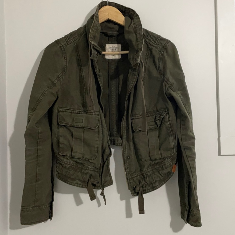 Cropped A&F green military jacket